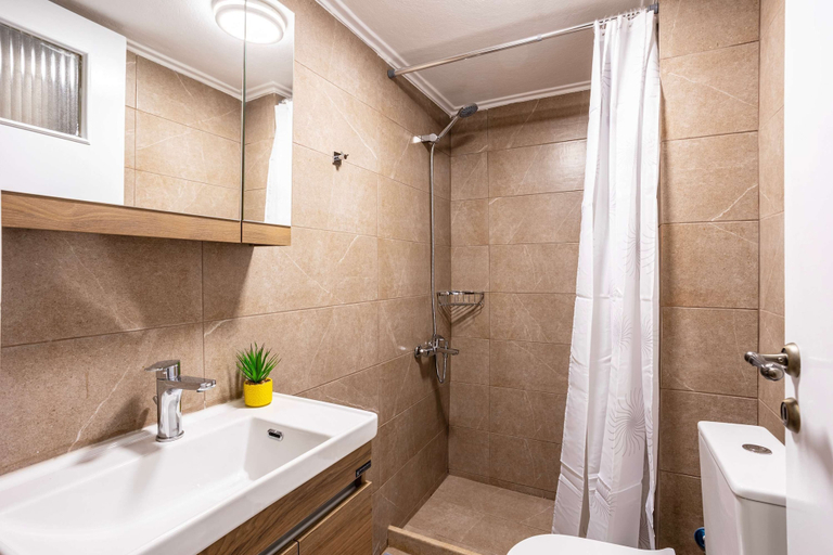 Room 2, Elena s Cozy Getaway In Kalamata s Center, Peloponnese