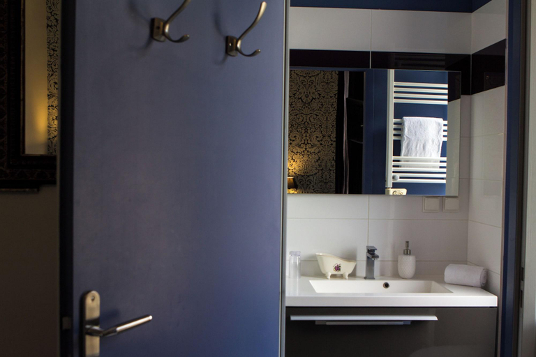 Bathroom 4, Les Chambres Au Coeur De Bordeaux, Gironde