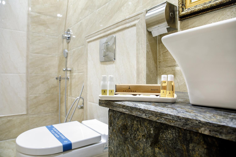 Bathroom, Hotel ARJUNAA, Ramanathapuram