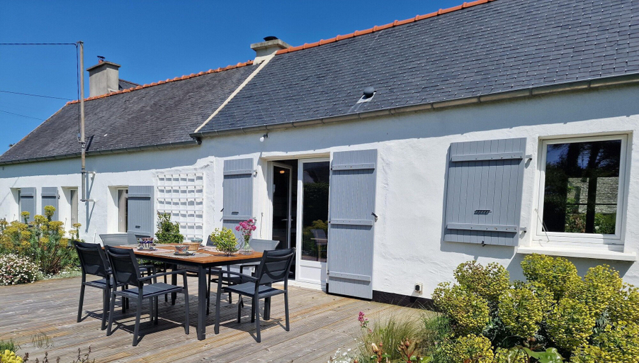 Exterior 2, Comfortable Holiday Home on Large Garden Plot in Locquirec, Finistère
