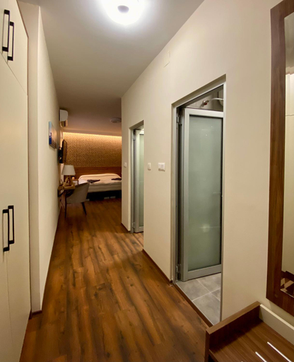 Others 4, La Mer Apartments