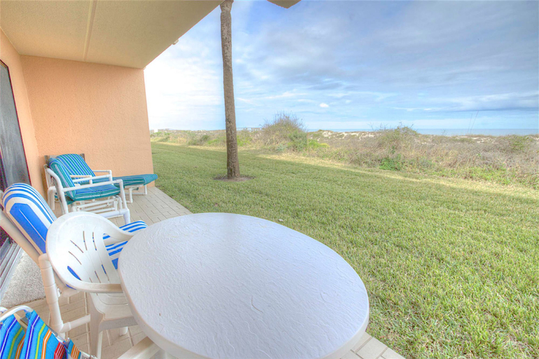 Room 2, Coastal Bliss Beach Condo With Pool Free Tix, Saint Johns