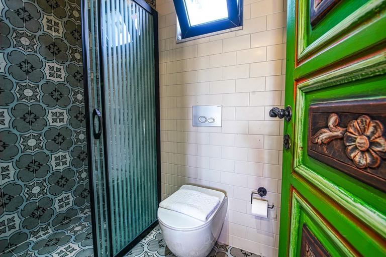 Bathroom 4, LinAsya Bozcaada, Bozcaada