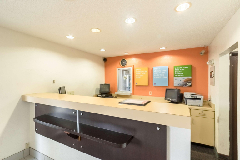 Public Area 2, Motel 6 Crawfordsville, IN, Montgomery