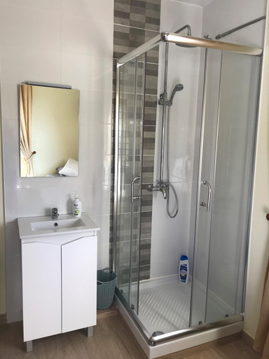 Shower 2, Caravela, Matosinhos