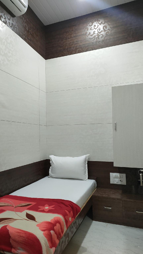 Others 5, Hotel Oasis, Mumbai City