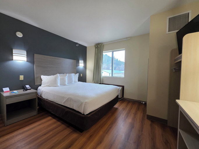 Bedroom 2, Econo Lodge Hot Springs South, Fall River