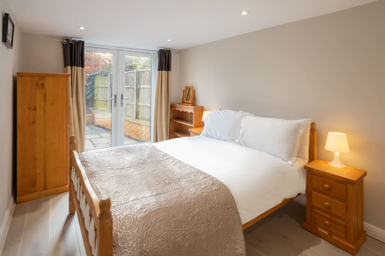 Room 2, Host Stay High Gables, Northamptonshire