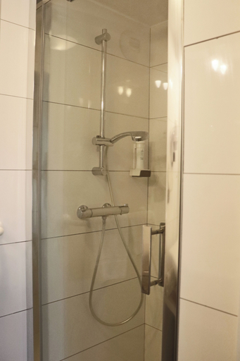 Bathroom 16