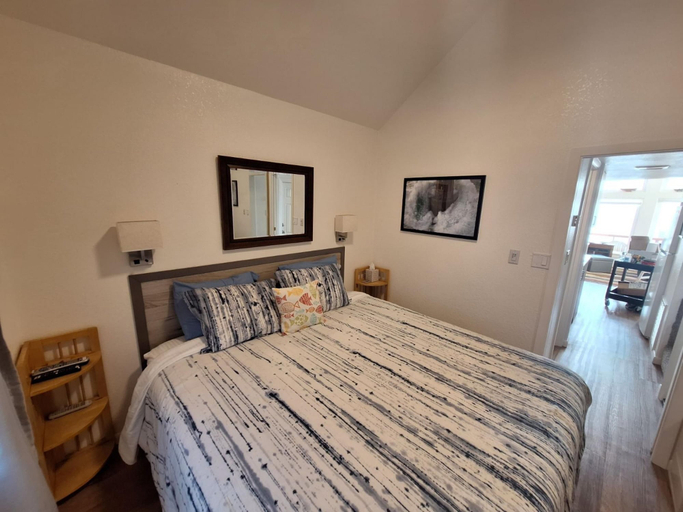 Room 2, Oceanfront Cabin 10 Jacuzzi Breathtaking Views, Del Norte