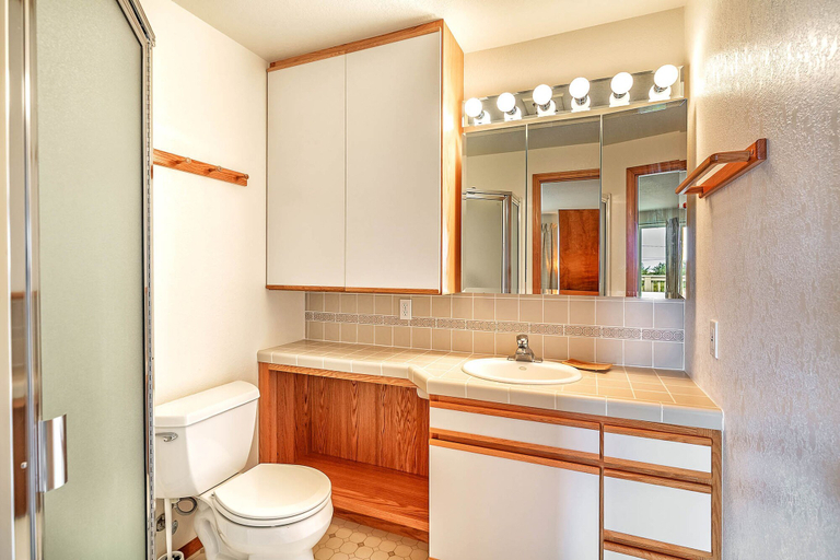 Bathroom 5, Surf Watch House in Copalis Beach, Grays Harbor