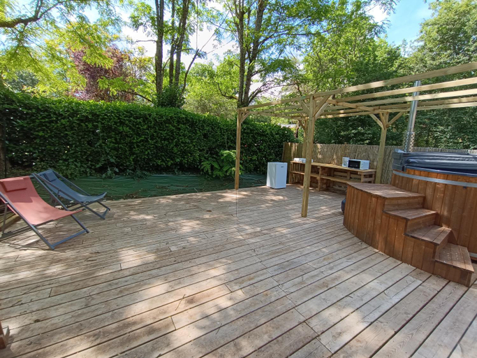 Others 5, Camping Le Douzou, Dordogne