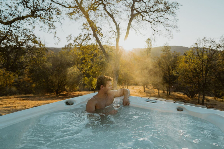 Room 2, Sunset Glow Hidden Meadow BBQ Hottub by Casa Oso, Madera