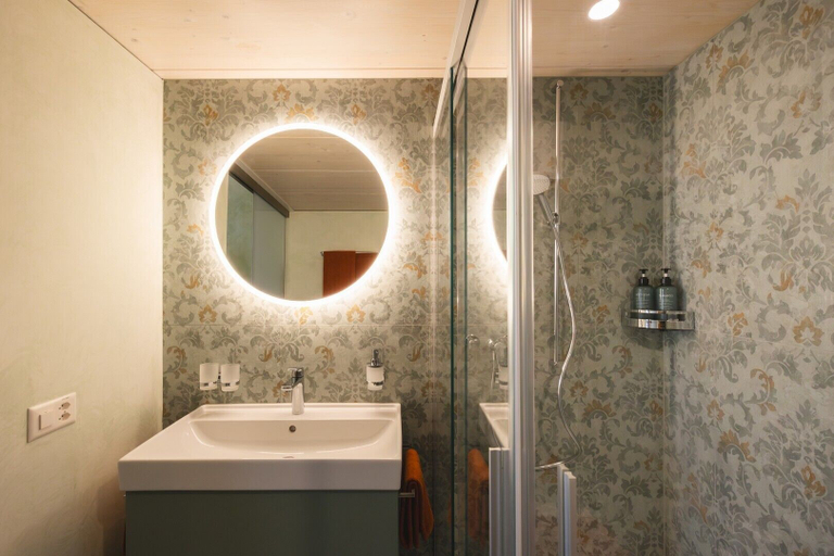 Bathroom 4, Palazzo Canetti Locarno, Locarno