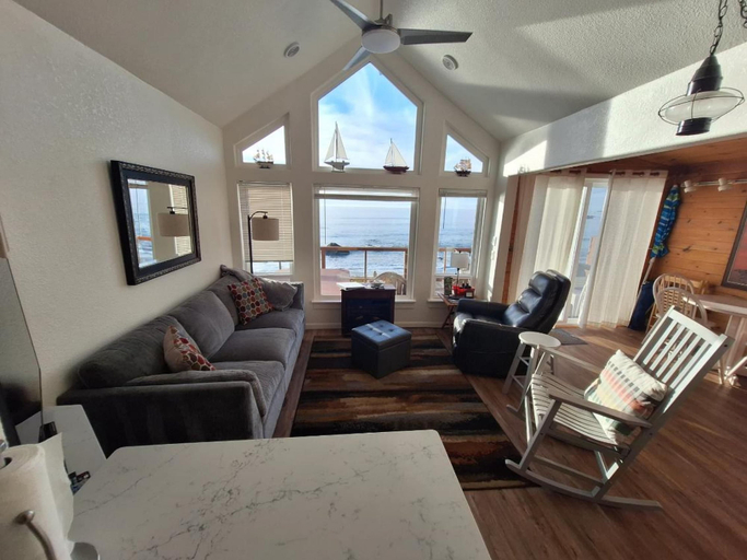 Room 5, Oceanfront Cabin 10 Jacuzzi Breathtaking Views, Del Norte