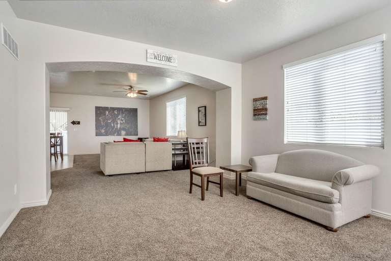 Public Area 2, Spacious & New Guesthouse in Orem - Provo, Utah