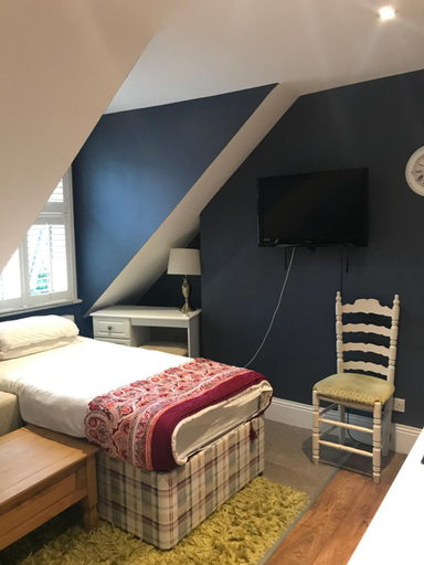 5, Acacia Villas Guest House, Surrey