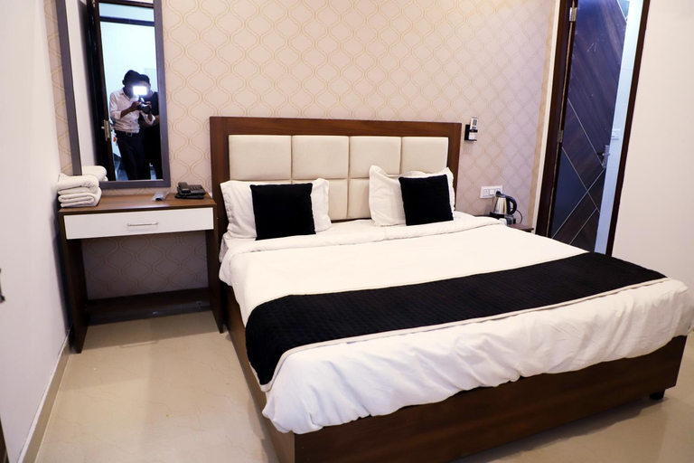 Bedroom 2, Royal Park Inn, Gautam Buddha Nagar