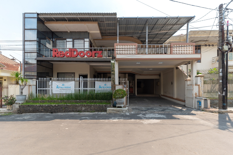 Exterior & Views 2, RedDoorz @ Soekarno Hatta Indah, Malang