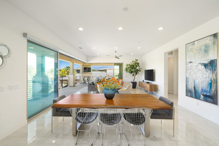 Room 2, A Luxurious Oasis Experience in Desert Palm, Riverside