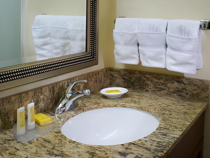 Bathroom 4, MainStay Suites St. Louis - Galleria, Saint Louis