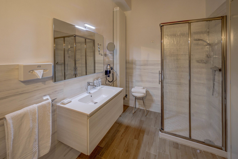 Bathroom 5, Hotel cortaccia sanvitale, Parma