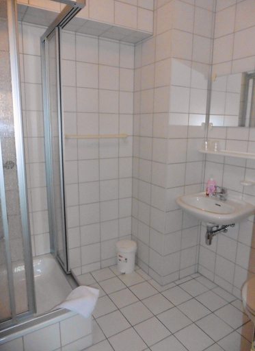 Bathroom 3, Pension Buergerhaus Zum Paradies, Schmalkalden-Meiningen