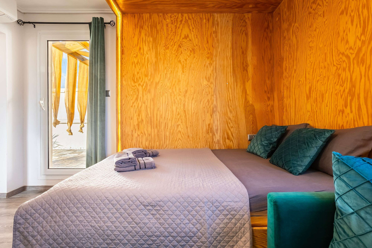 Room 3, Urban Nest - Loft With Private Rooftop Garden, Peloponnese