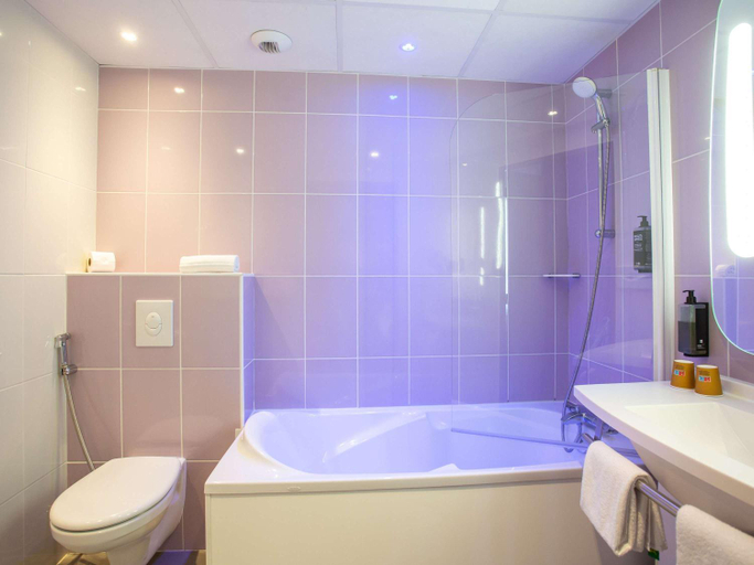 Bathroom 26