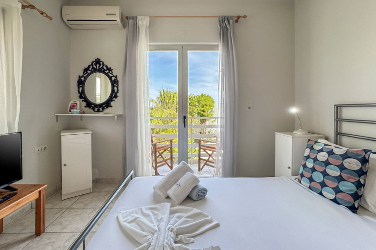 Others 4, Alisahni Home 1, Crete