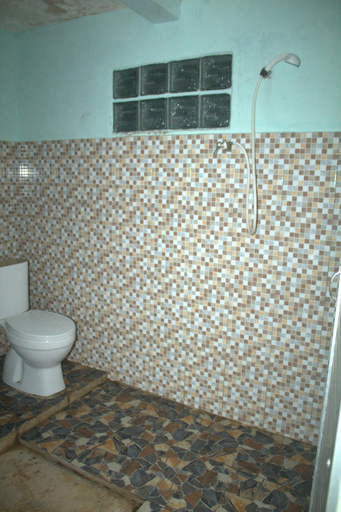 Bathroom 10