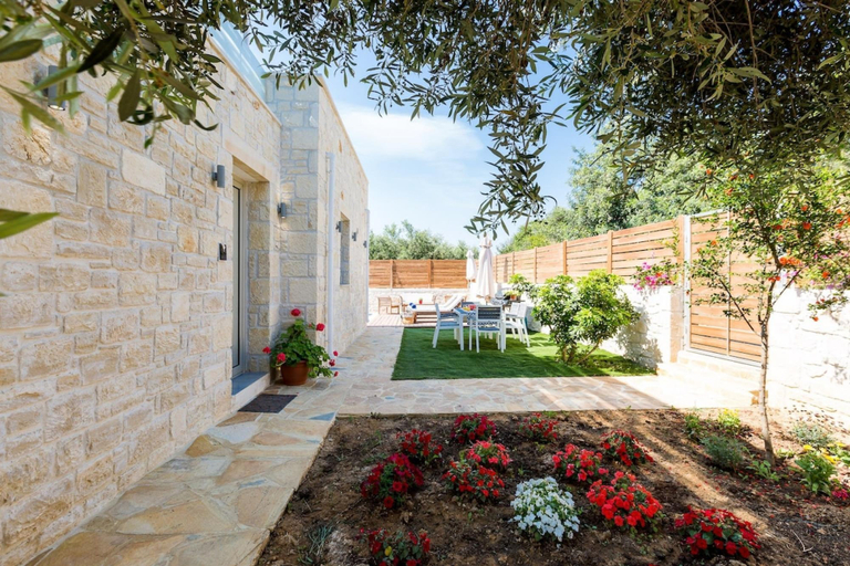 Room 2, Villa Vera - With Private Pool Jacuzzi, Crete