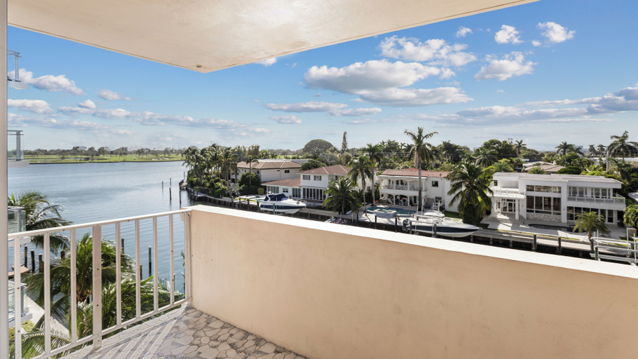 Others 5, Bay Harbor Sunset Two Bedrooms Apt, Miami-Dade