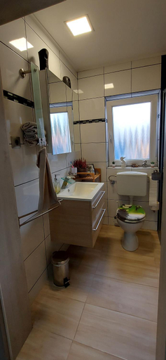 Bathroom 2, Schatteneck, Ansbach