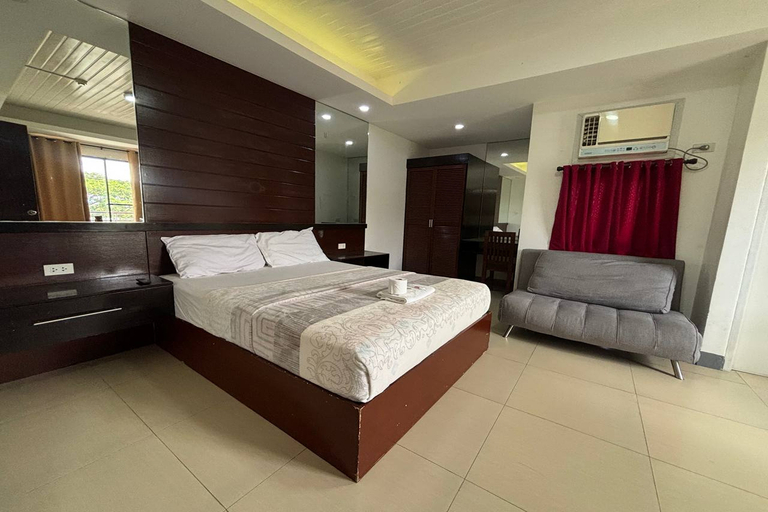 Yellowbell Hotel Room Type - Deluxe Double Room
