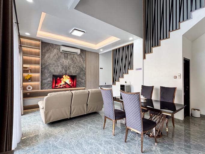 Dining Room 14