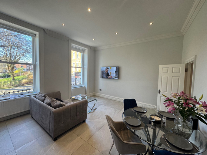 Interior 3, Georgian Apartment, Winckley Square, Free Parking, Lancashire