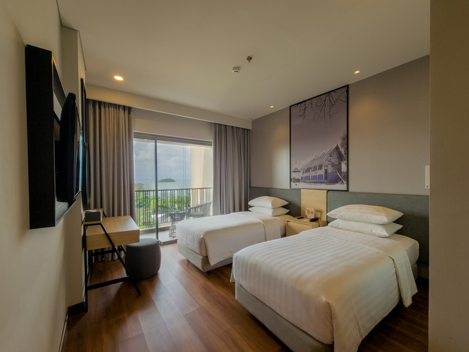 Golden Tulip Belitung Room Type - Grand Deluxe Balcony Sea View Twin