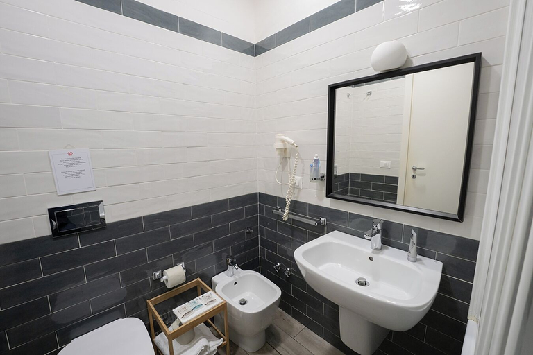Bathroom 5, P.C. BOUTIQUE SEA VIEW NAPOLI CENTRO by ClaPa Group Dislocated Hospitality, Napoli