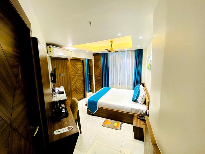Bedroom 1, Stadia Inn, North 24 Parganas