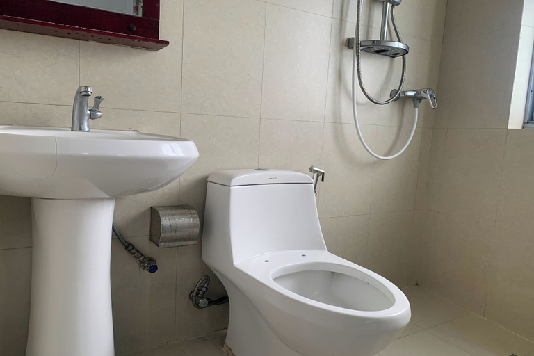 Bathroom 4, Lucky Hotel Binondo, Manila City