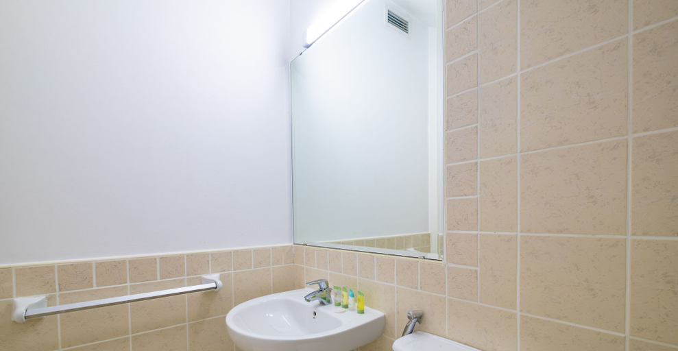 Bathroom 4, LUX The Meadows 5 Bed Villa, Dubai