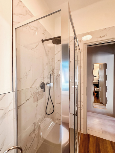 Bathroom 4, Hotel Alba, Genova