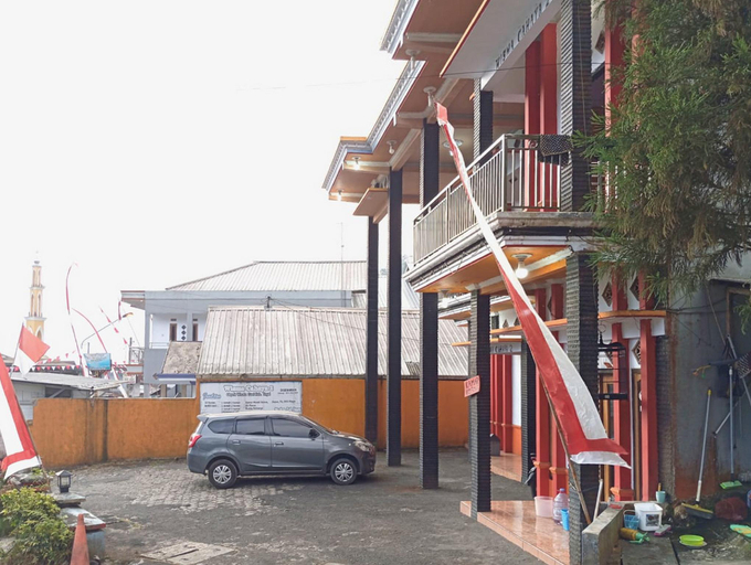 Exterior & Views 2, Villa Cahaya 2 Guci Mitra RedDoorz, Tegal