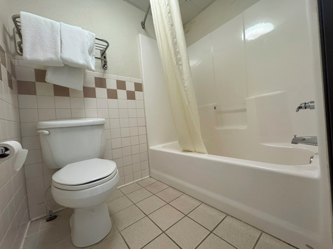 Bathroom 4, Fairbridge Inn & Suites McAlester, Pittsburg