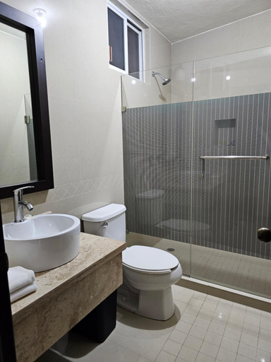 Bathroom 3, Hotel Maria Elena, La Paz