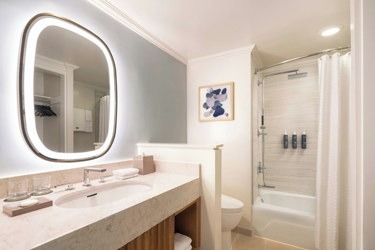 Bathroom 4, Moana Surfrider, A Westin Resort & Spa, Waikiki Beach, Honolulu