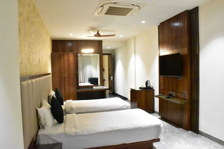 Bedroom 2, Hotel Atiraj, Shahdol