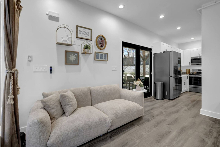 Room 2, The Business Bungalow-5 Mins From Airport, Fulton