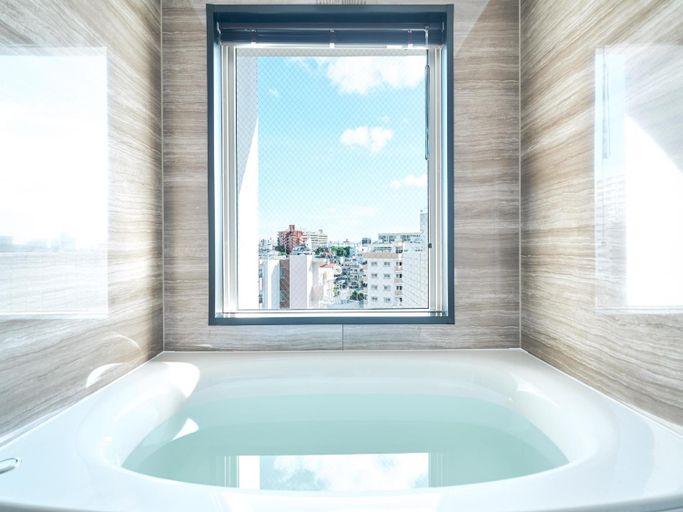 Bathroom 16